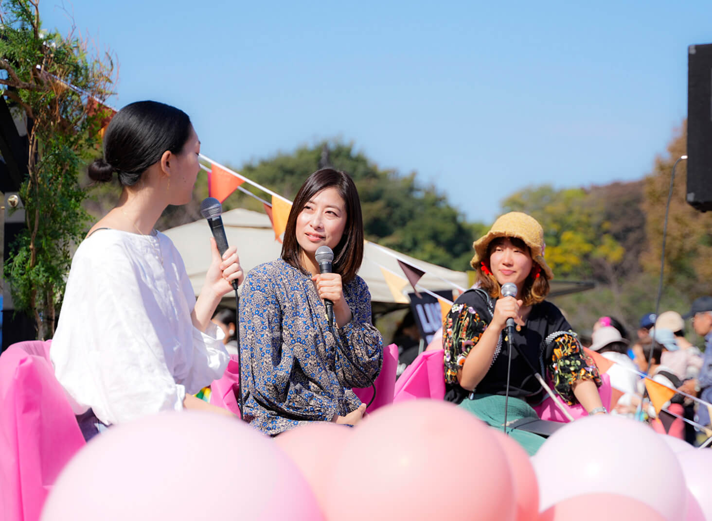 講演活動を行っている代表の写真